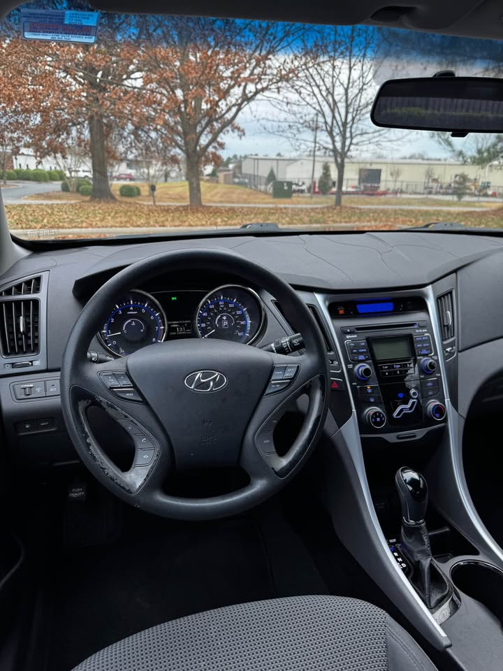 2011 Hyundai Sonata GLS photo 13