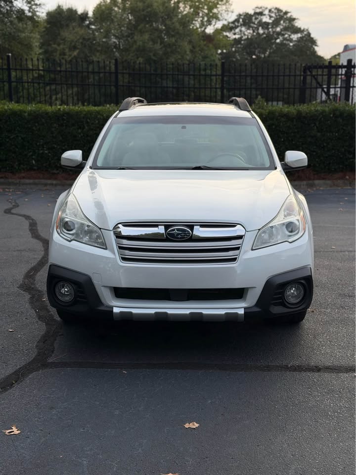 2014 Subaru Outback 2.5i Limited photo 2
