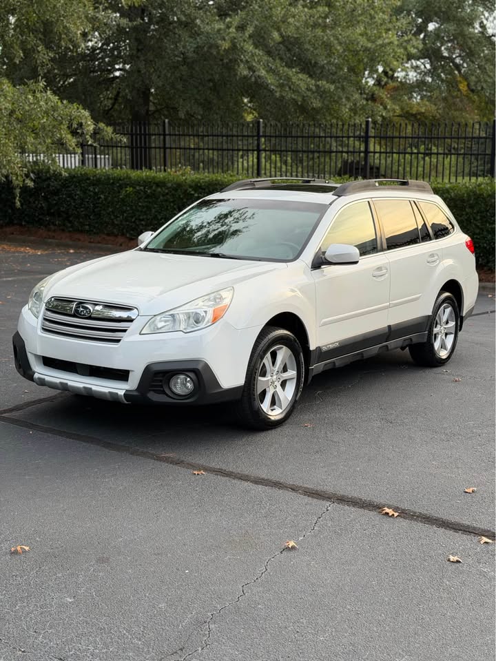 2014 Subaru Outback 2.5i Limited photo 3