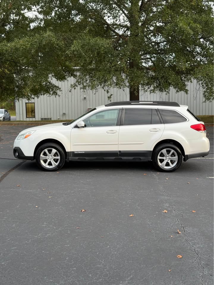 2014 Subaru Outback 2.5i Limited photo 4