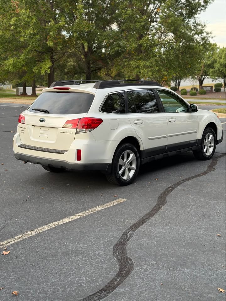 2014 Subaru Outback 2.5i Limited photo 7