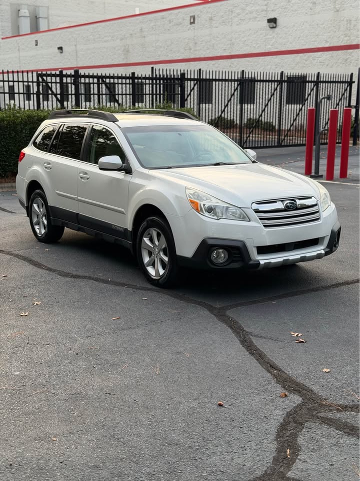 2014 Subaru Outback 2.5i Limited photo 9