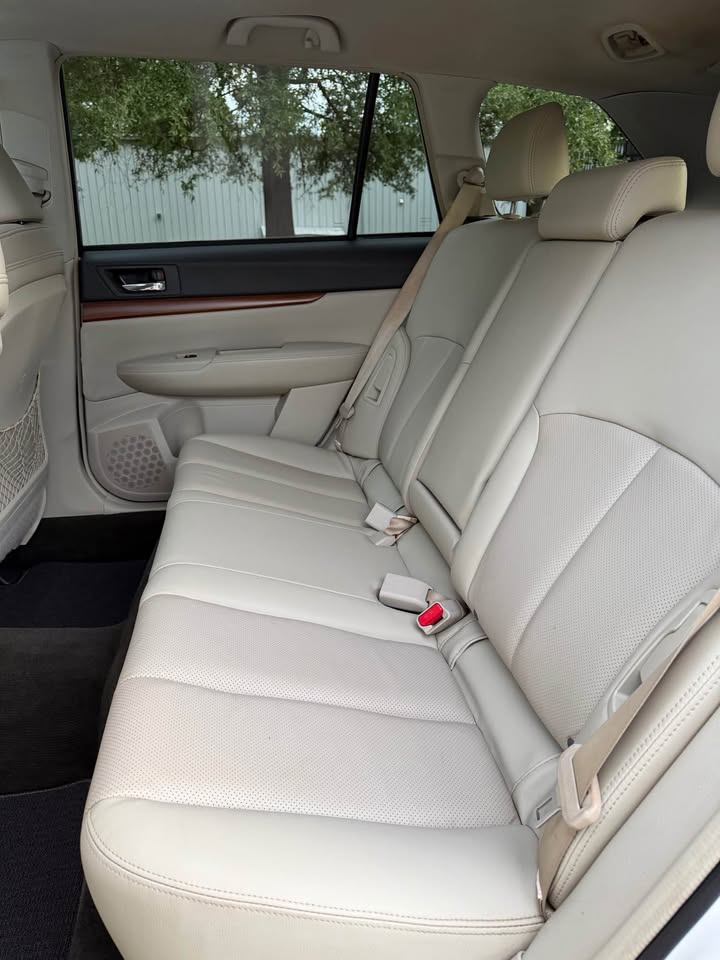 2014 Subaru Outback 2.5i Limited photo 11