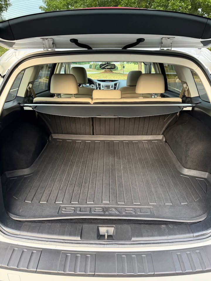2014 Subaru Outback 2.5i Limited photo 12