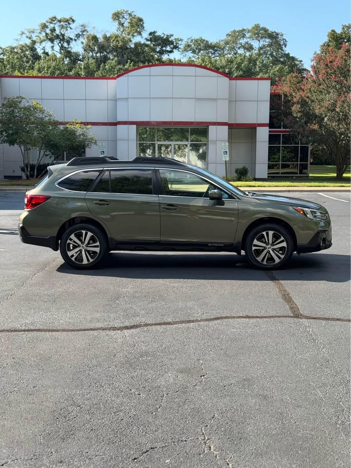 2018 Subaru Outback 2.5i Limited photo 8