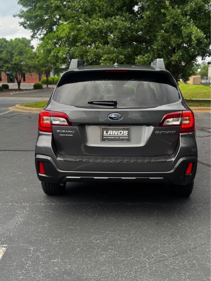 2018 Subaru Outback 2.5i Premium Wagon 4D photo 6