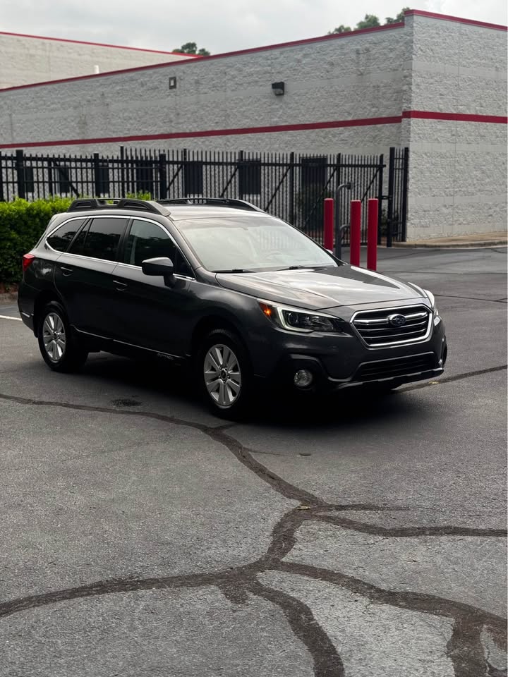 2018 Subaru Outback 2.5i Premium Wagon 4D photo 9