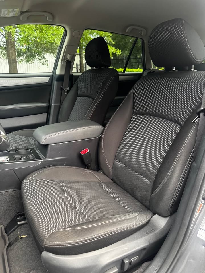 2018 Subaru Outback 2.5i Premium Wagon 4D photo 10
