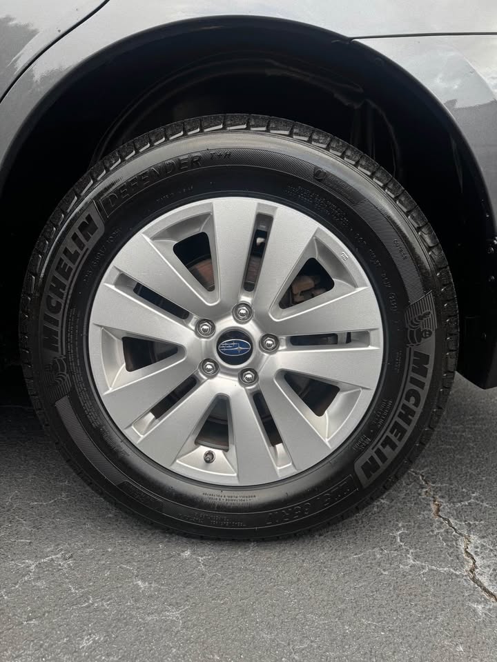 2018 Subaru Outback 2.5i Premium Wagon 4D photo 18