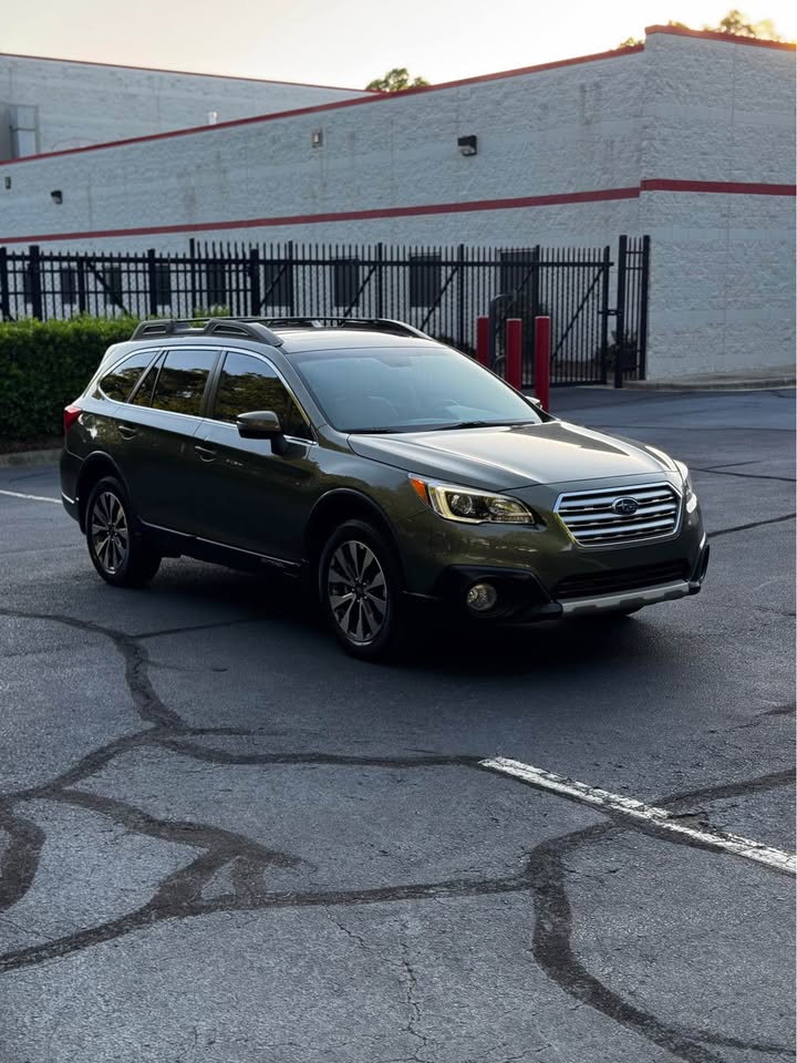 2016 Subaru Outback 3.6R Limited Wagon 4D photo 9