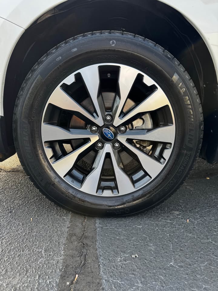 2017 Subaru Outback 3.6R Limited Wagon 4D photo 20