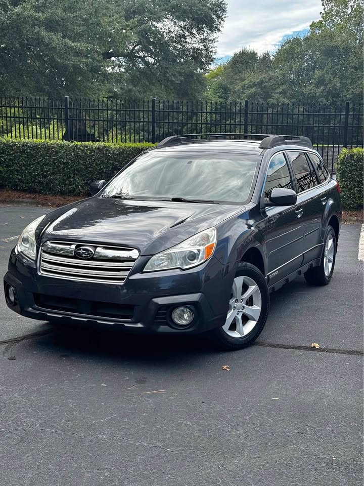 2013 Subaru Outback Premium Wagon 4D