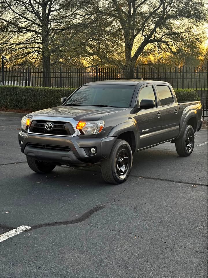 2012 Toyota Tacoma PreRunner V6 Crew Cab