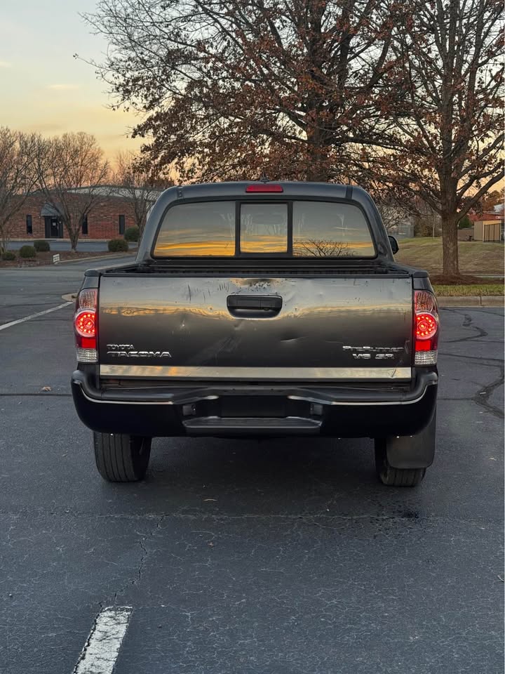 2012 Toyota Tacoma PreRunner V6 Crew Cab photo 5