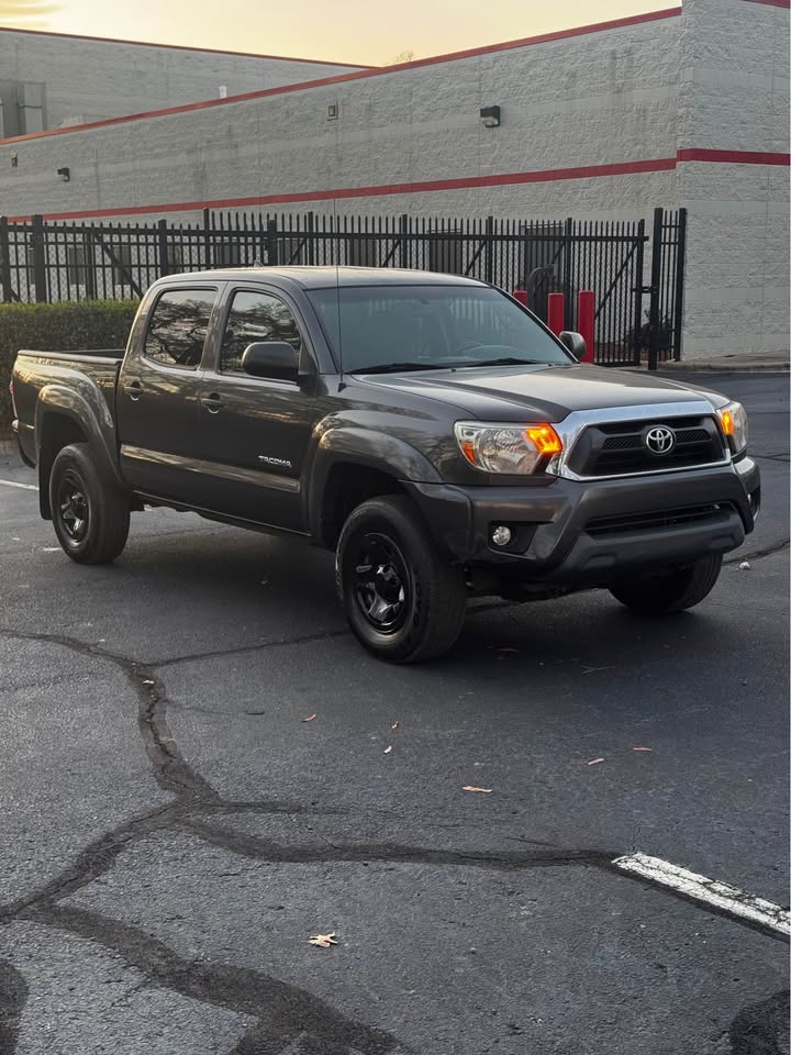 2012 Toyota Tacoma PreRunner V6 Crew Cab photo 8
