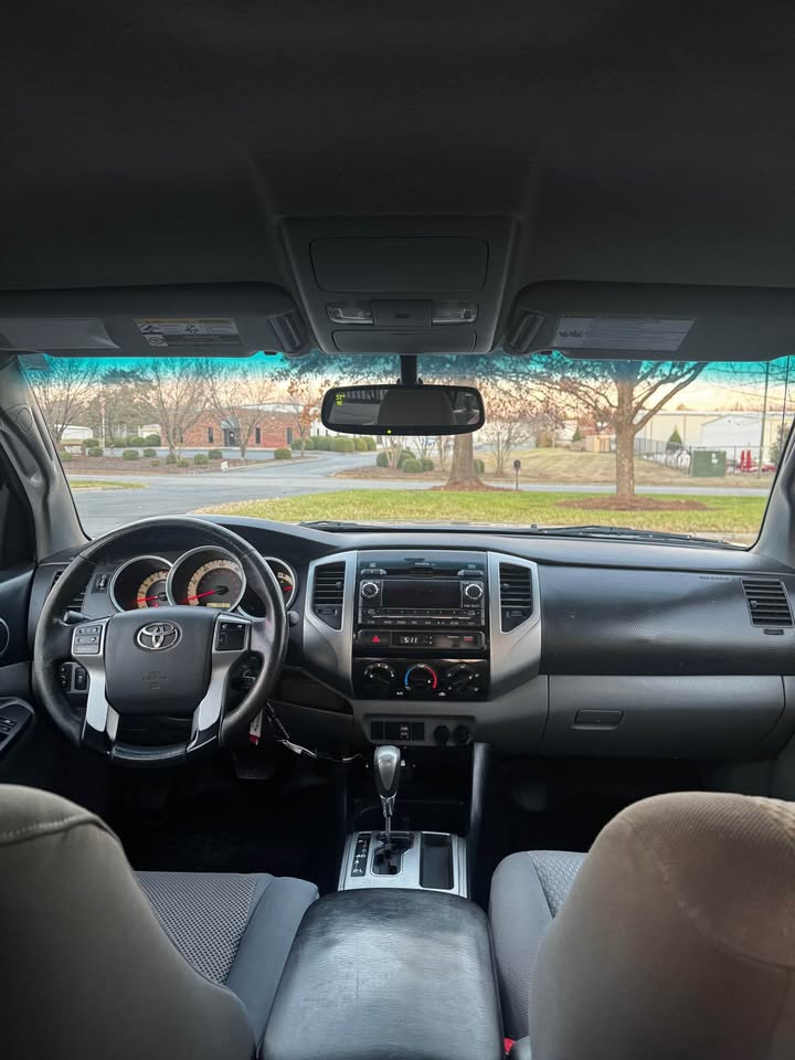 2012 Toyota Tacoma PreRunner V6 Crew Cab photo 11