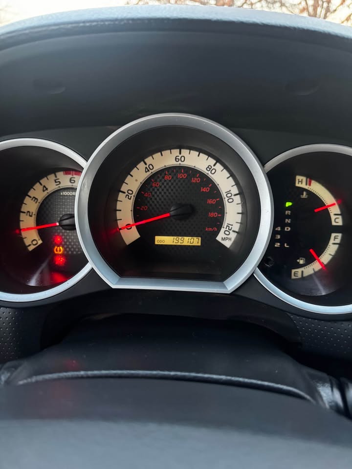 2012 Toyota Tacoma PreRunner V6 Crew Cab photo 13