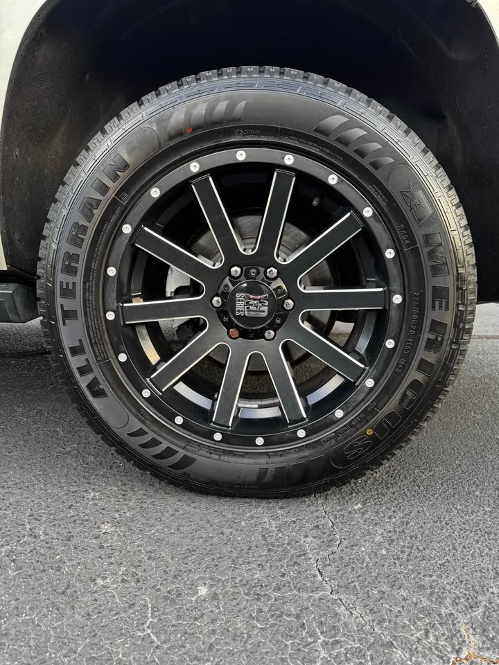 2015 Chevrolet Tahoe LTZ photo 18