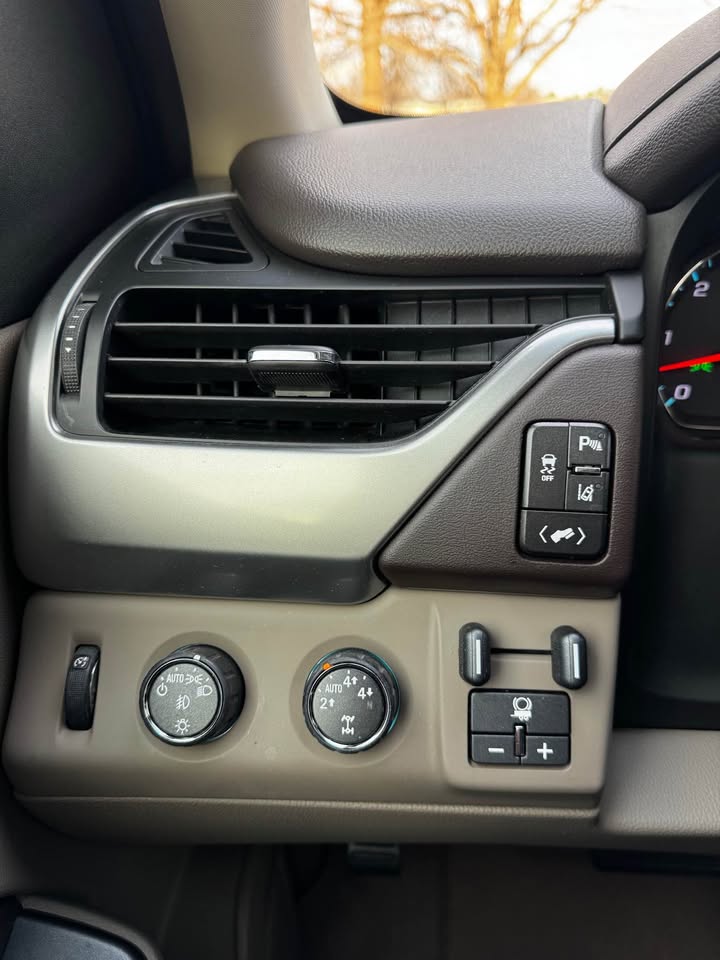 2015 Chevrolet Tahoe LTZ photo 18