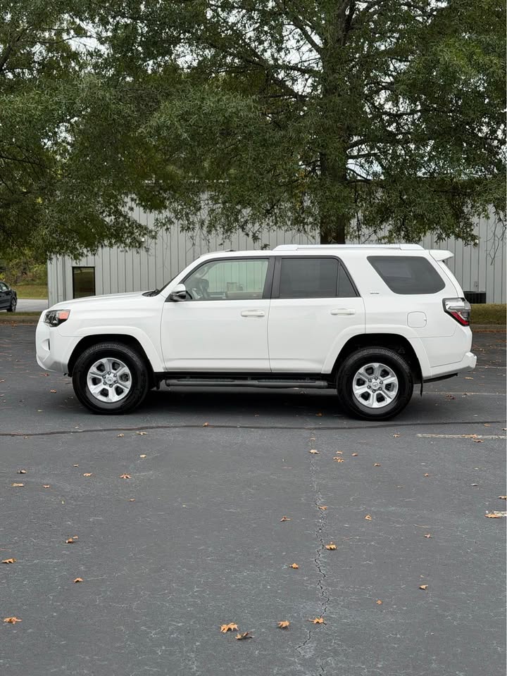 2016 Toyota 4Runner SR5 Premium photo 4