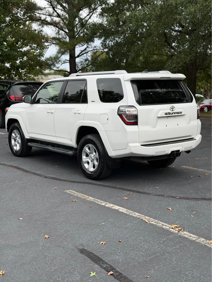 2016 Toyota 4Runner SR5 Premium photo 5