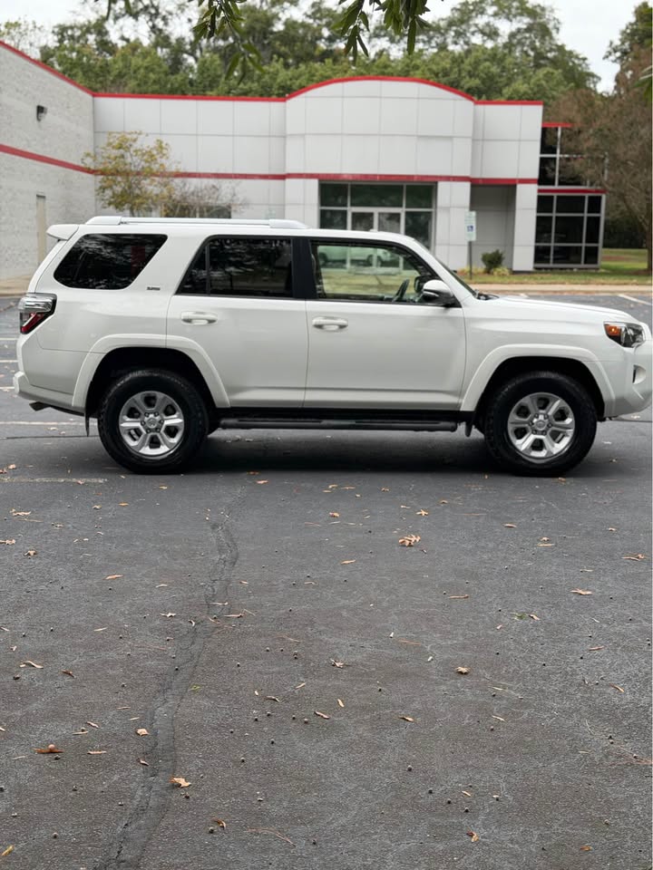2016 Toyota 4Runner SR5 Premium photo 8