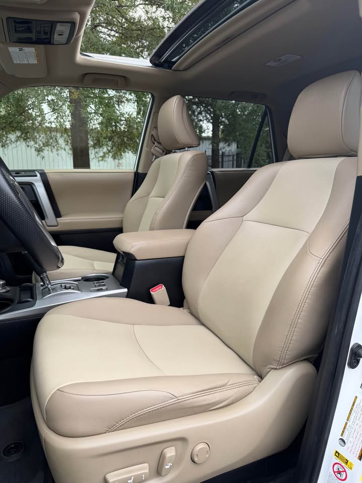 2016 Toyota 4Runner SR5 Premium photo 10
