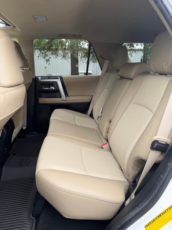 2016 Toyota 4Runner SR5 Premium photo 11