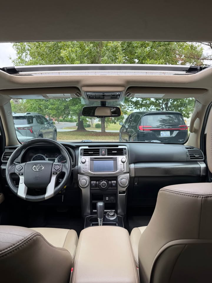 2016 Toyota 4Runner SR5 Premium photo 13