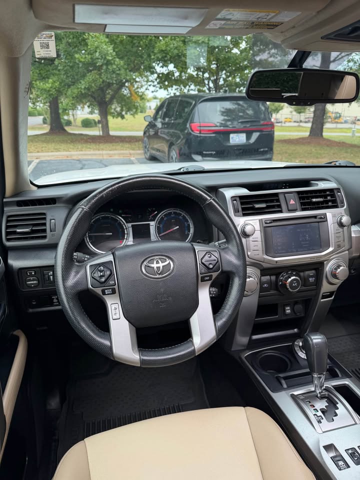 2016 Toyota 4Runner SR5 Premium photo 14
