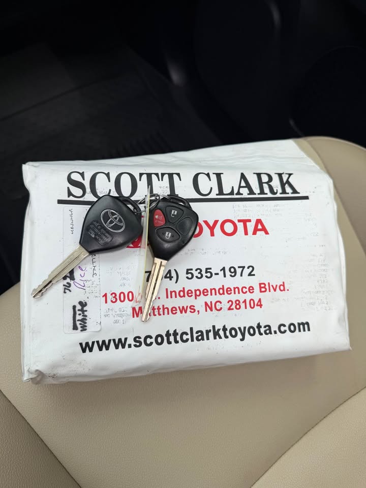2016 Toyota 4Runner SR5 Premium photo 16