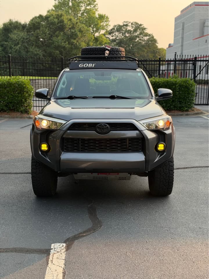 2017 Toyota 4Runner SR5 4x4 photo 2