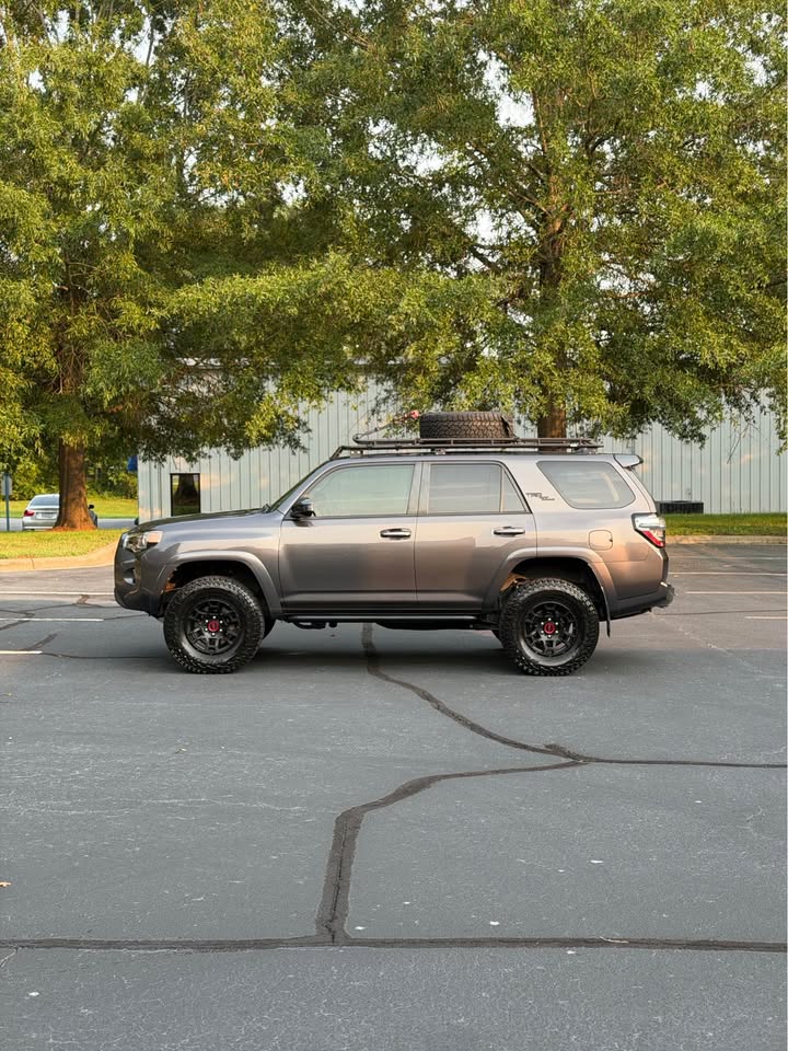 2017 Toyota 4Runner SR5 4x4 photo 4