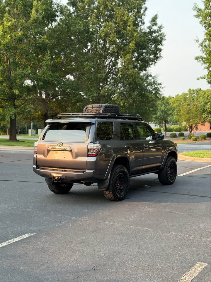 2017 Toyota 4Runner SR5 4x4 photo 7