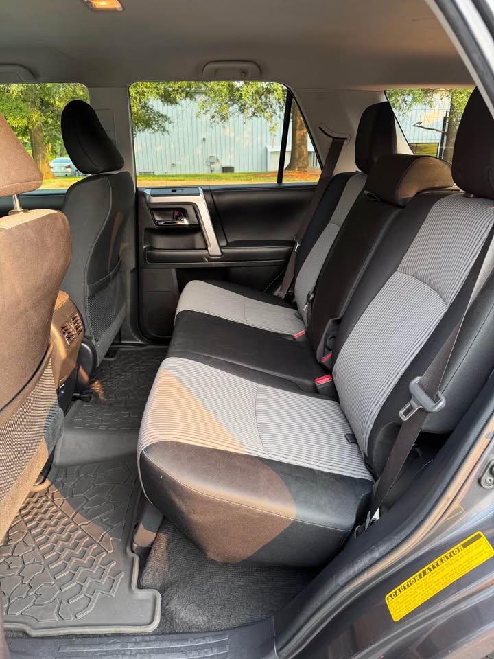 2017 Toyota 4Runner SR5 4x4 photo 11