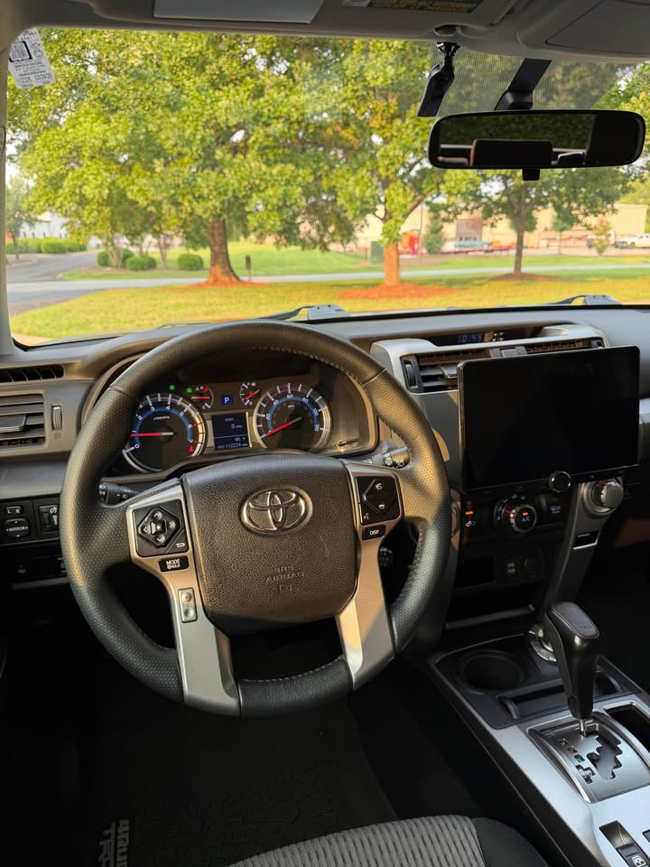 2017 Toyota 4Runner SR5 4x4 photo 13