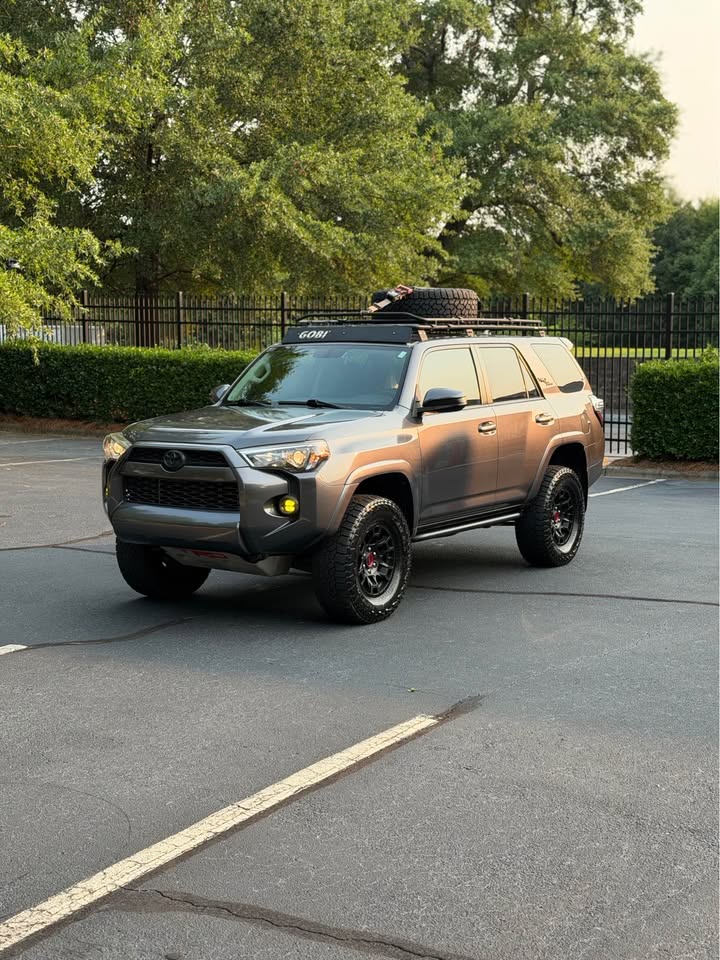 2017 Toyota 4Runner SR5 4x4 photo 3