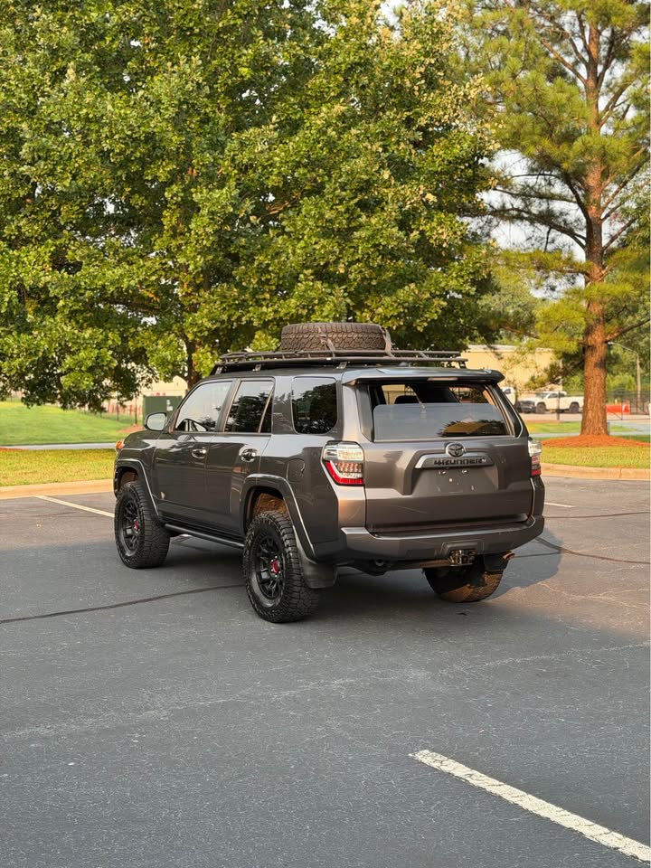 2017 Toyota 4Runner SR5 4x4 photo 5