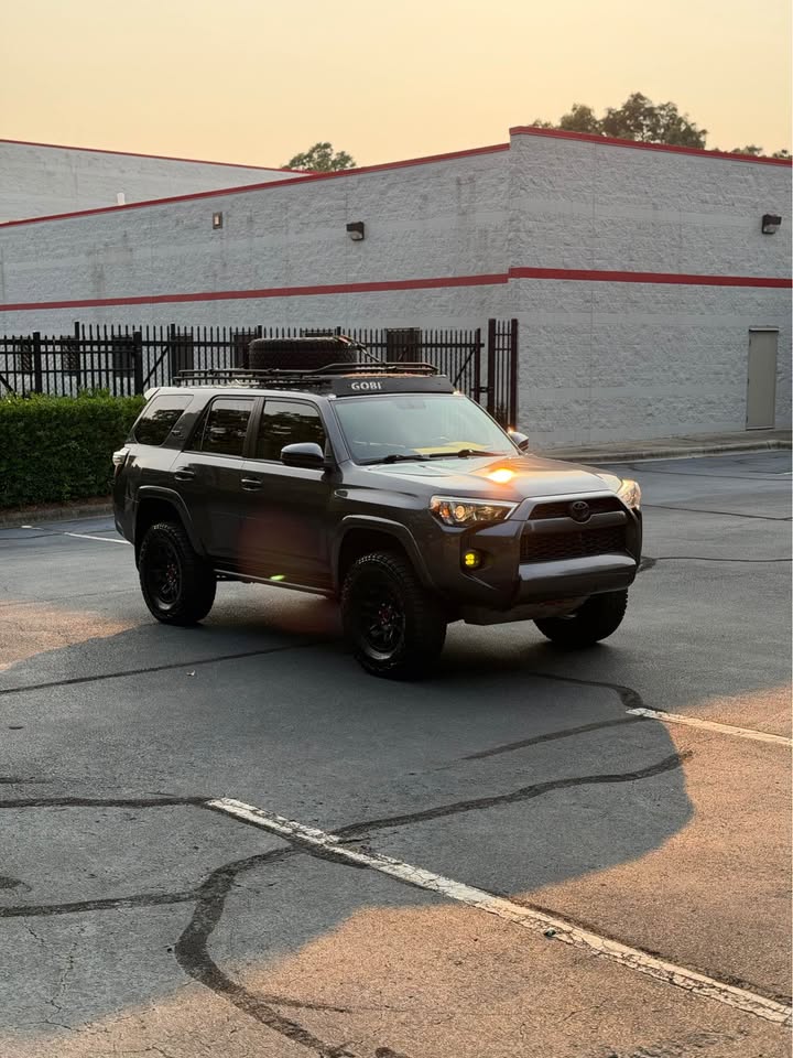2017 Toyota 4Runner SR5 4x4 photo 9