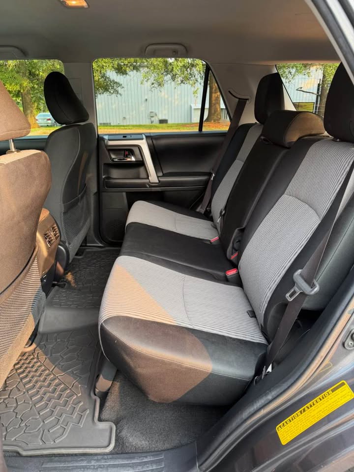 2017 Toyota 4Runner SR5 4x4 photo 11