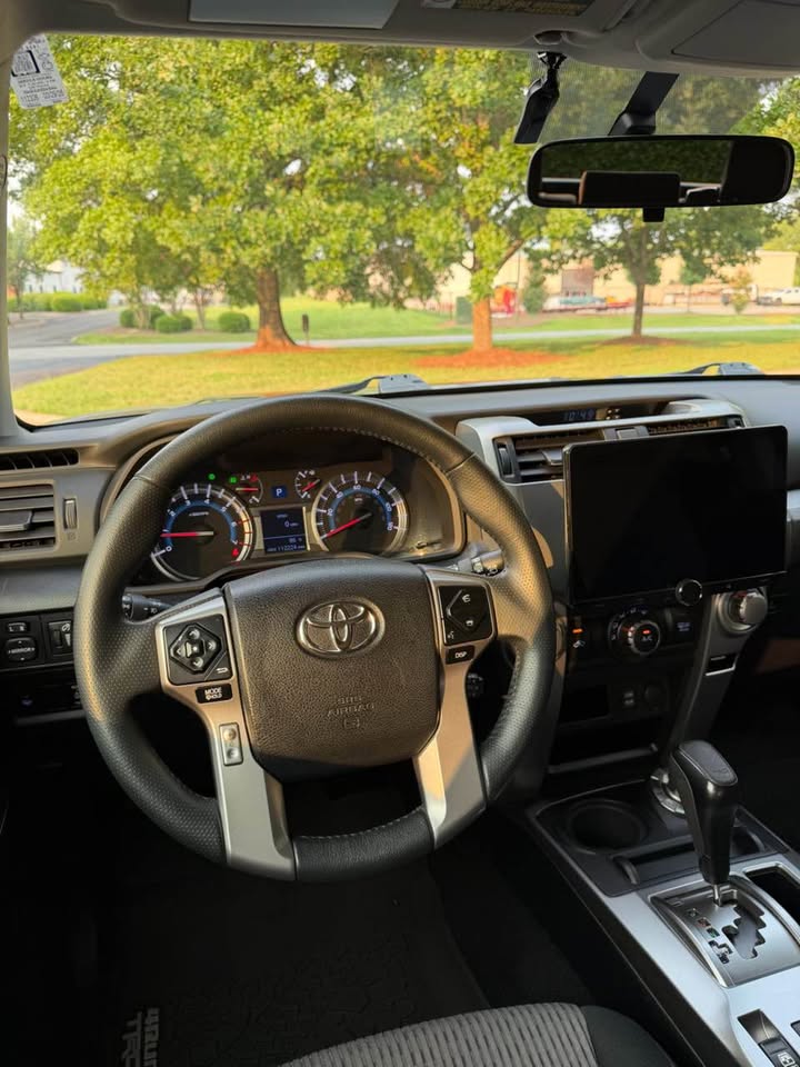 2017 Toyota 4Runner SR5 4x4 photo 13