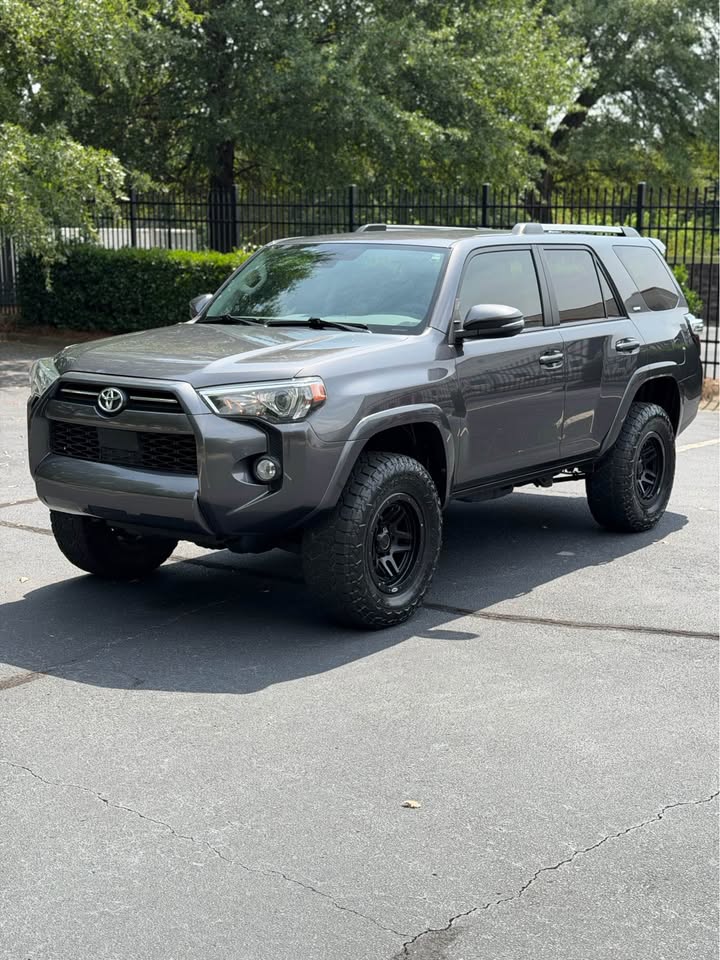2020 Toyota 4Runner SR5 Premium photo 3