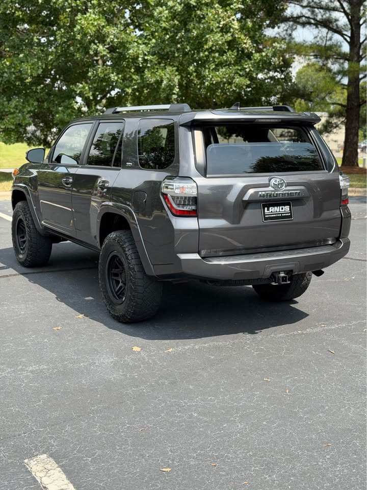 2020 Toyota 4Runner SR5 Premium photo 5