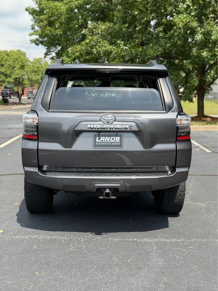 2020 Toyota 4Runner SR5 Premium photo 6