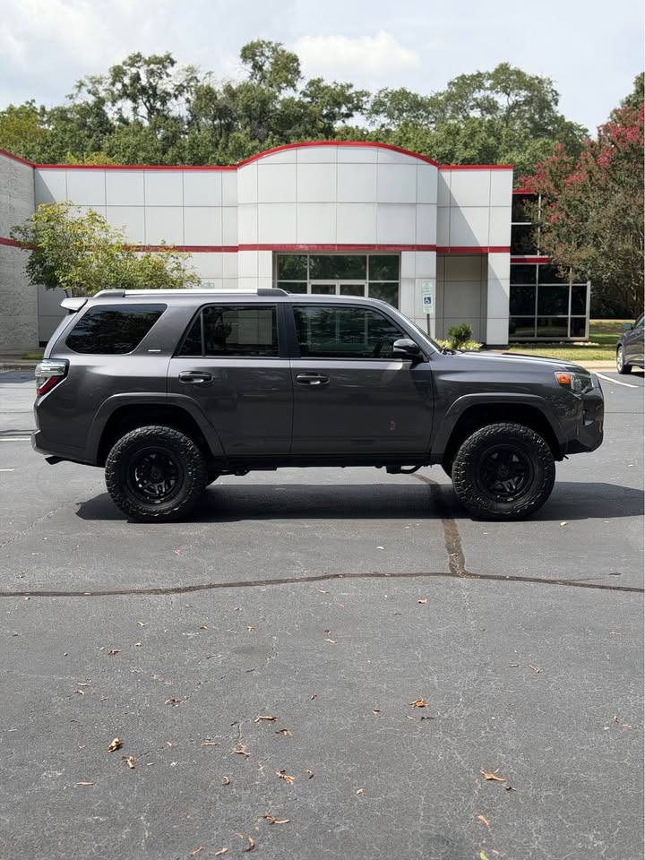 2020 Toyota 4Runner SR5 Premium photo 8
