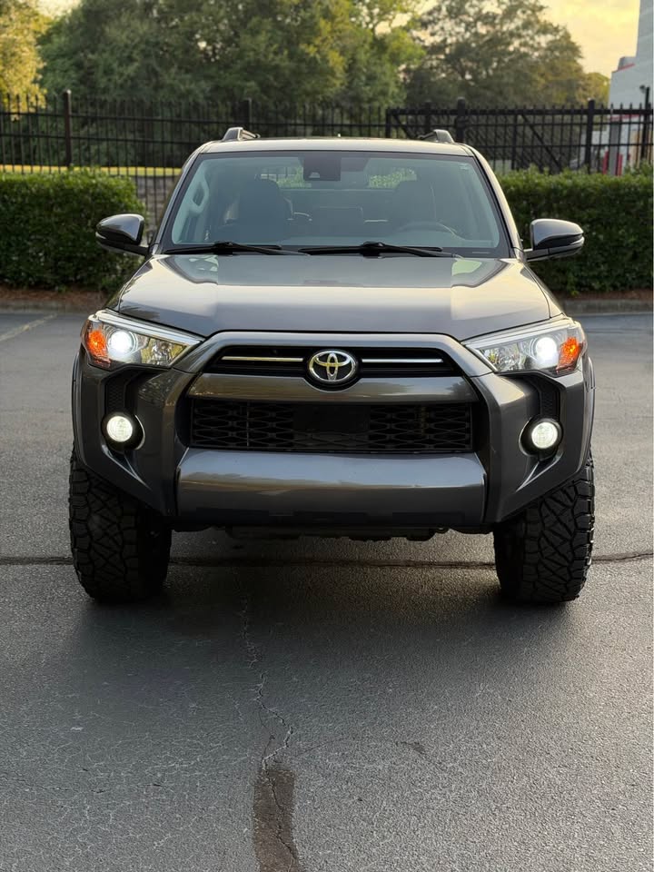 2020 Toyota 4Runner SR5 Premium photo 2