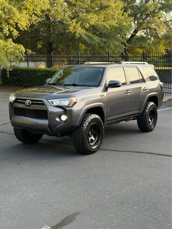 2020 Toyota 4Runner SR5 Premium photo 3