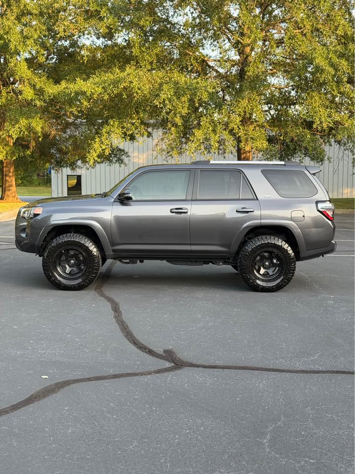 2020 Toyota 4Runner SR5 Premium photo 4