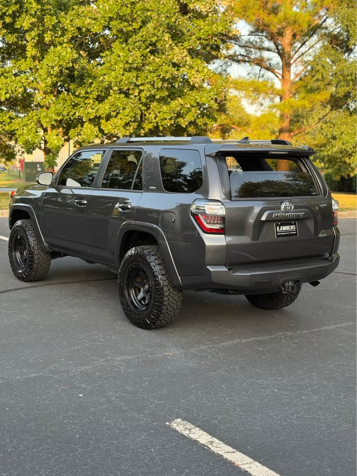 2020 Toyota 4Runner SR5 Premium photo 5