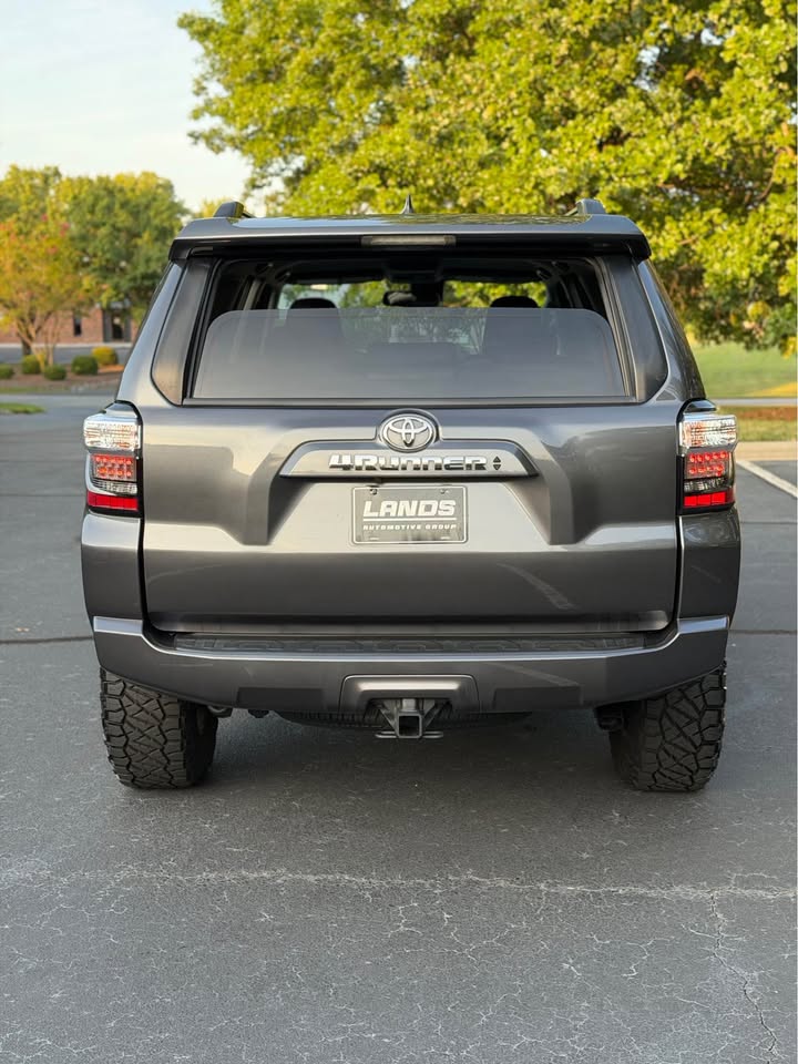 2020 Toyota 4Runner SR5 Premium photo 6